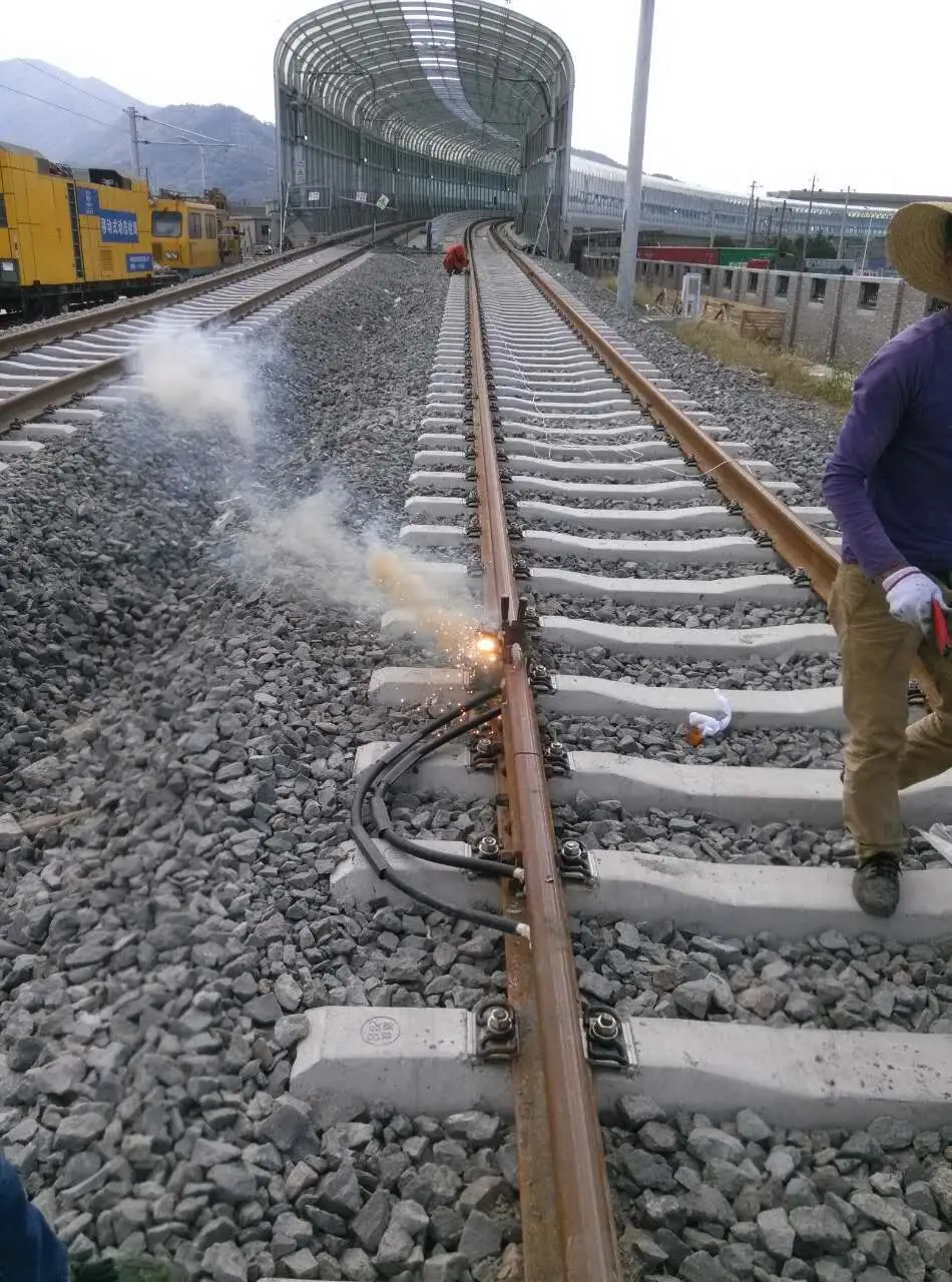宁波地铁铁轨电缆放热焊接